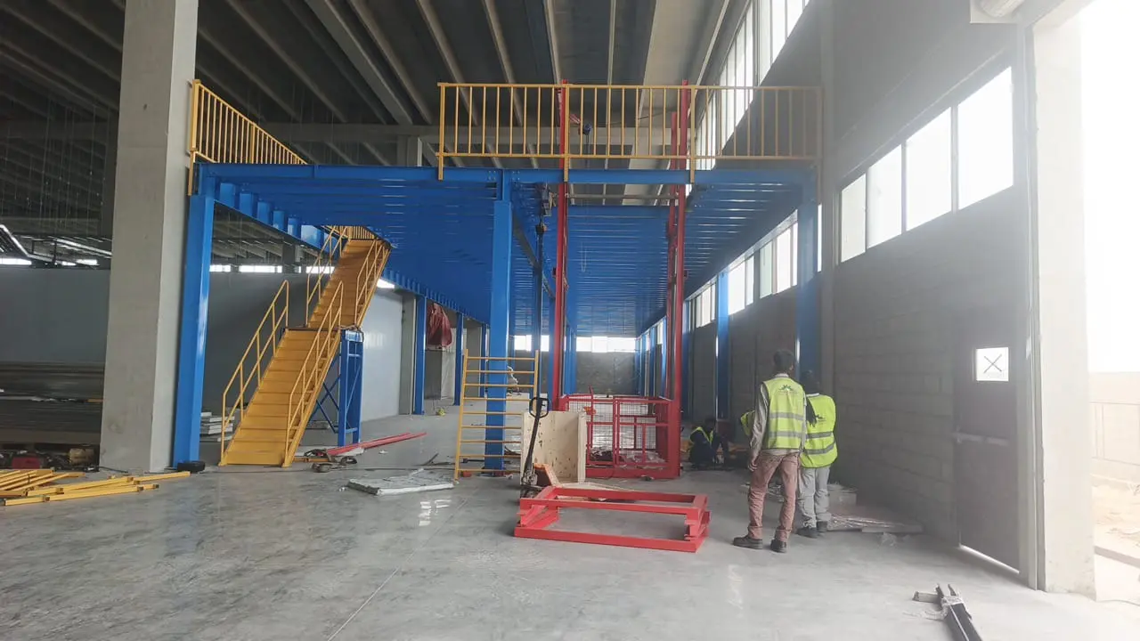 Custom Mezzanine Floor with Lift | 500㎡ Heavy-Duty Project
